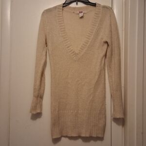 Heart N Crush Vtg Women's Cream Low V-Neck Sweater